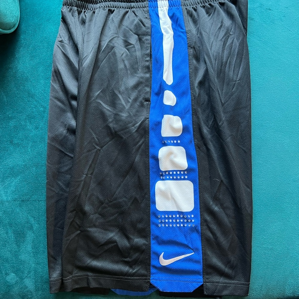 Nike elite mens shorts, size M, with pockets.